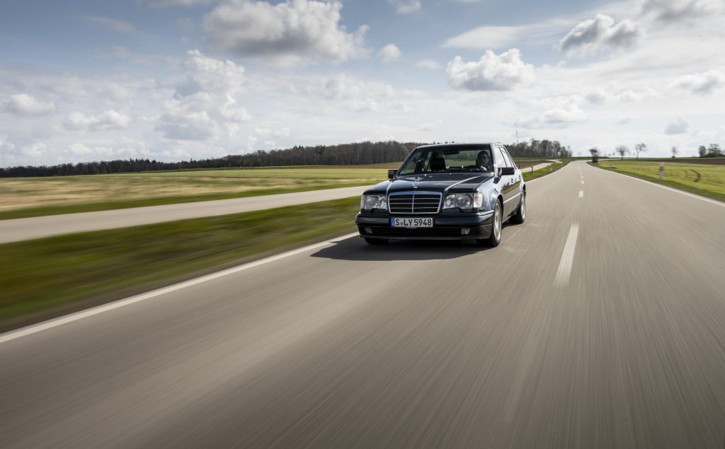 Mercedes-Benz 500 E highway front three quarter far