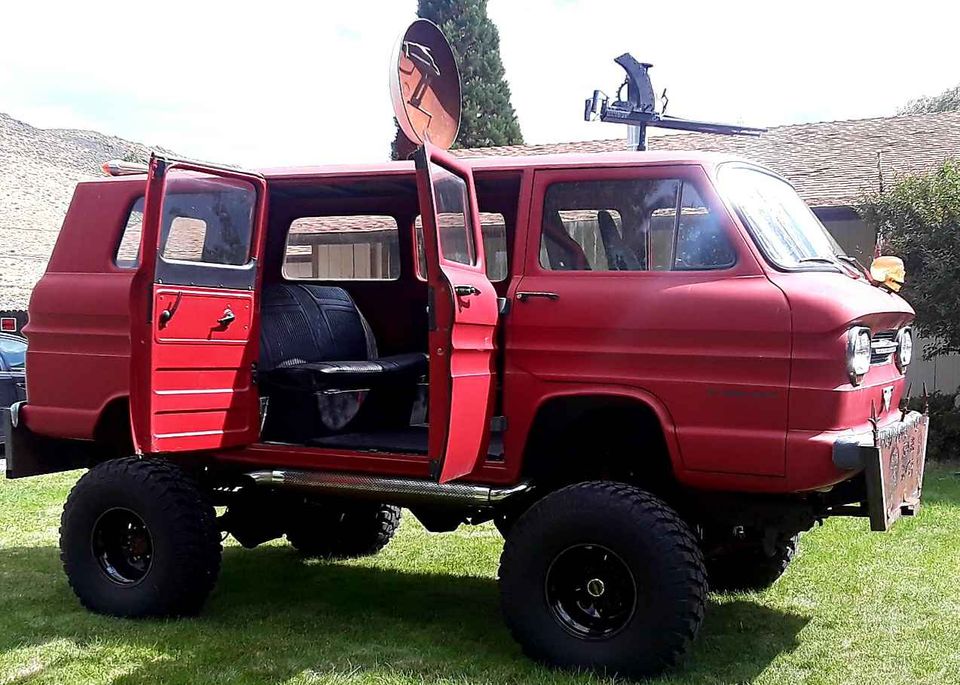 1964 Chevrolet G-20 open doors