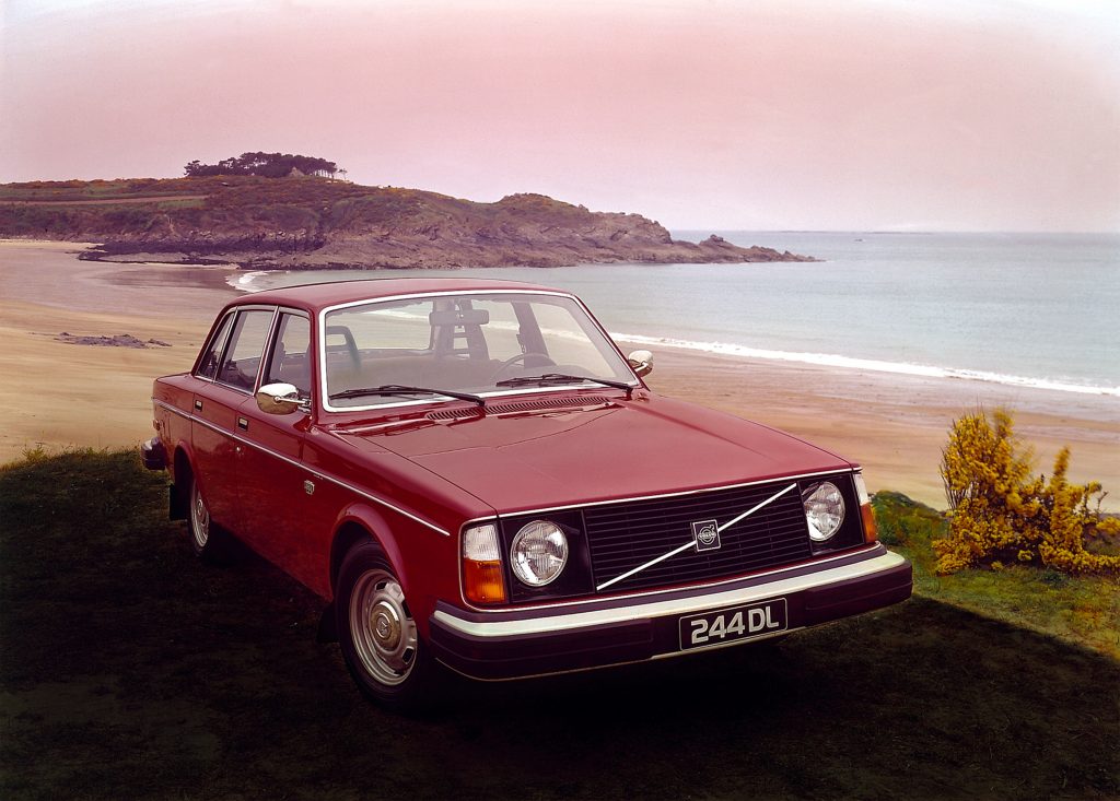 Volvo 244 DL front three-quarter