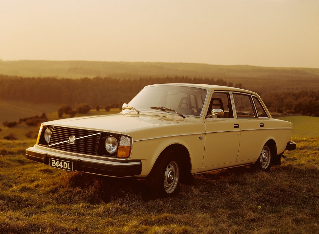 Volvo 244 DL front three-quarter
