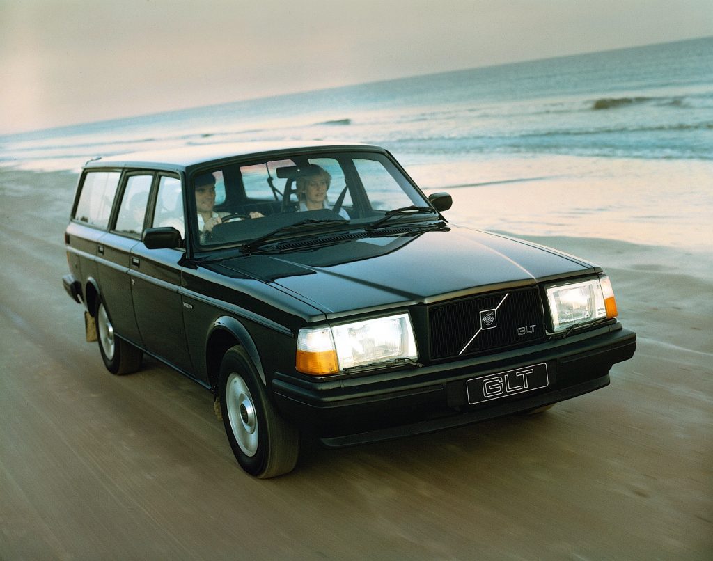 Volvo 245 GLT front three-quarter action