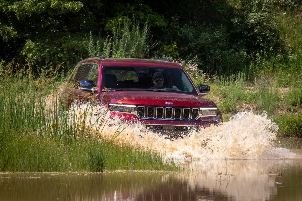 Jeep Grand Cherokee L splashdown
