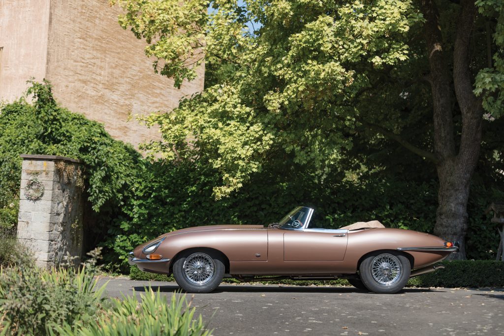 jaguar E-Type side profile