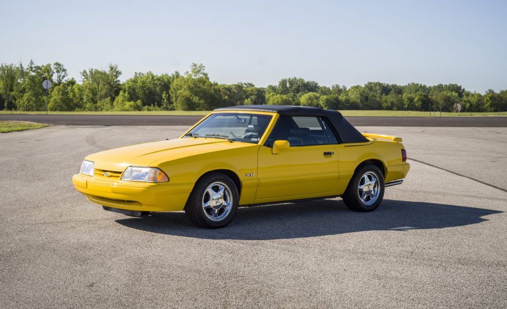 1993 Ford Mustang LX front three-quarter