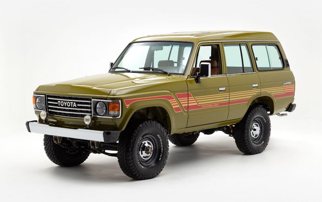 1986 Toyota FJ62 Land Cruiser front three-quarter