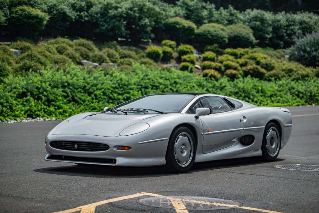 1993 Jaguar XJ220 front three-quarter