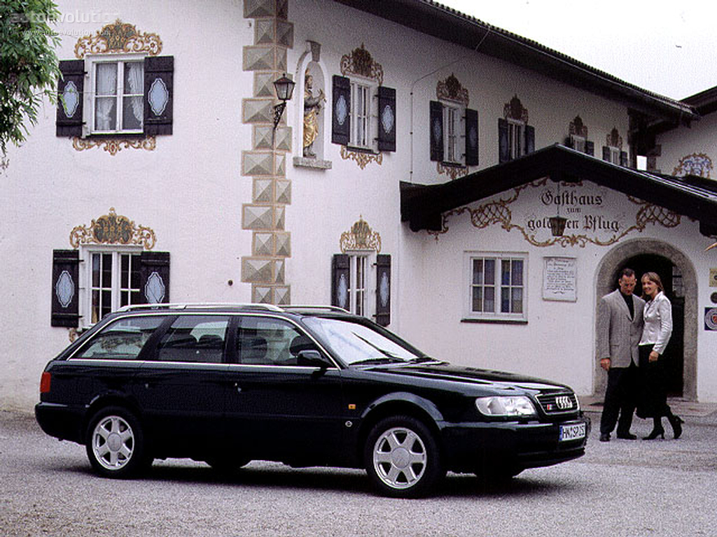 Audi S6 Avant front three-quarter