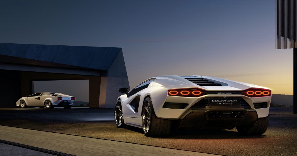 Countach LPI 800 rear old and new