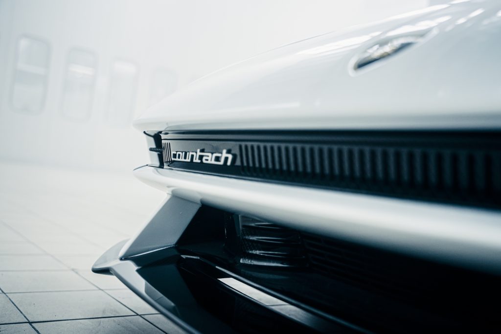 Countach LPI 800 grille detail