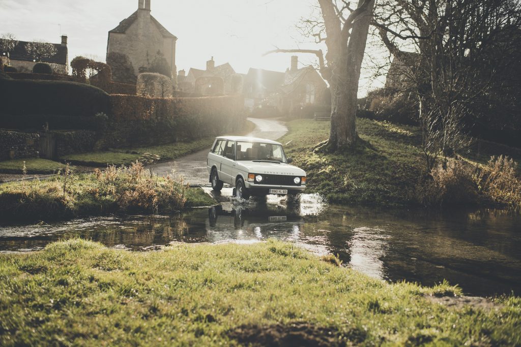 Range Rover Restomod creek crossing action