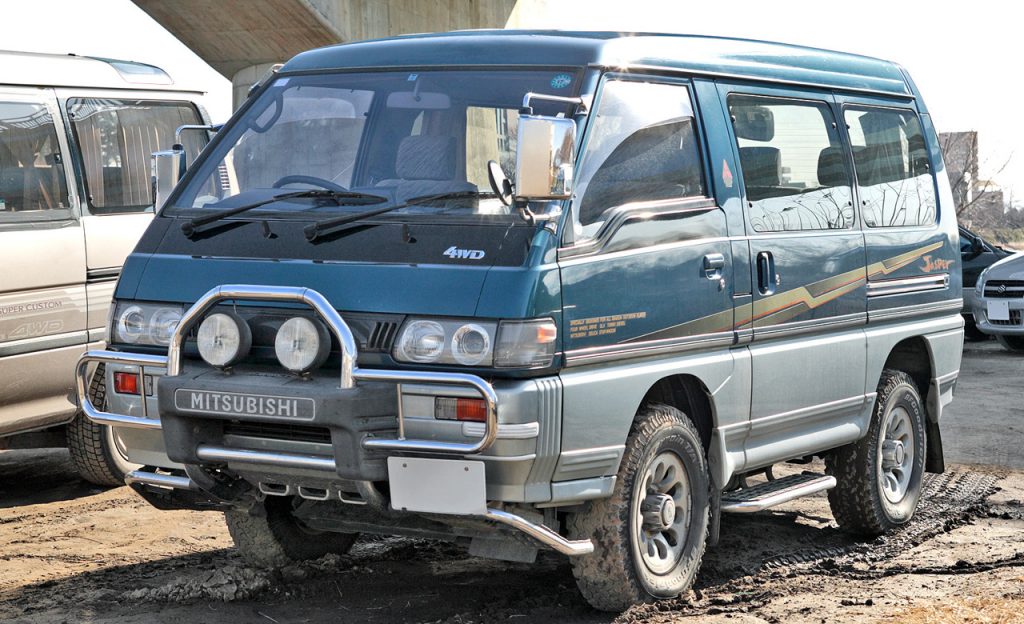 Mitsubishi Delica Star Wagon - full
