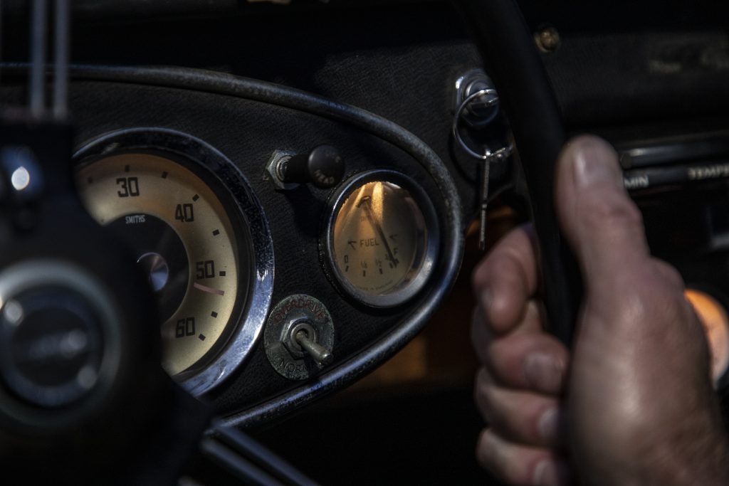 Austin-Healey gauges detail