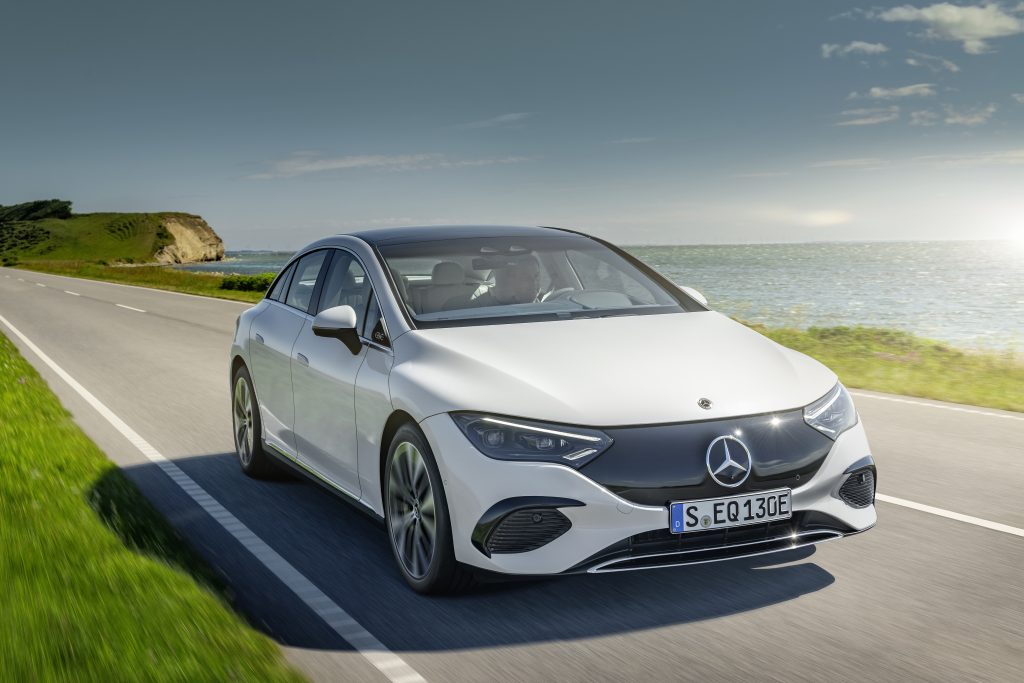 Mercedes-EQ EQE 350 rolling