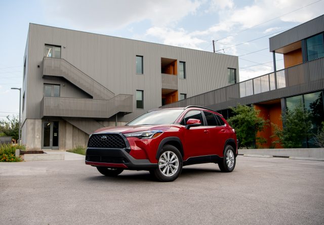 2022 Toyota Corolla Cross LE front three quarter