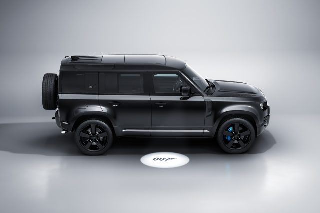 Defender V8 Bond Edition 007 110