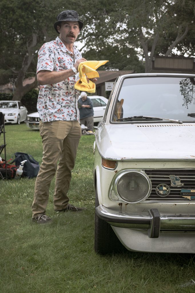BMW 2002 car patron surprise vertical