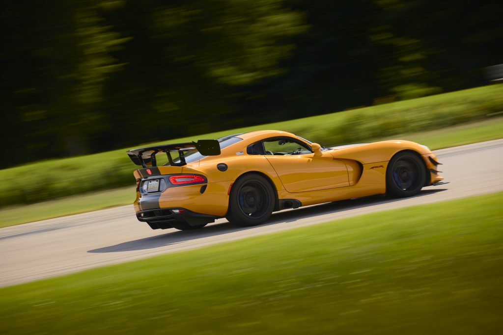 2016 Dodge Viper ACR rear three-quarter