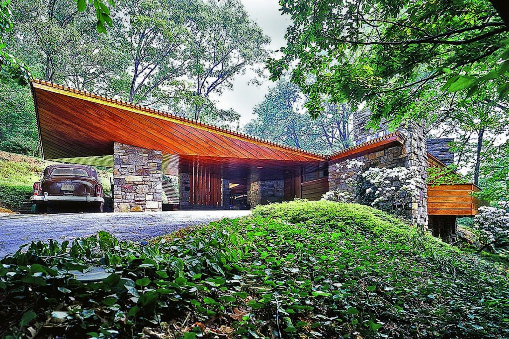 Mercedes and Frank Lloyd Wright Carchitecture