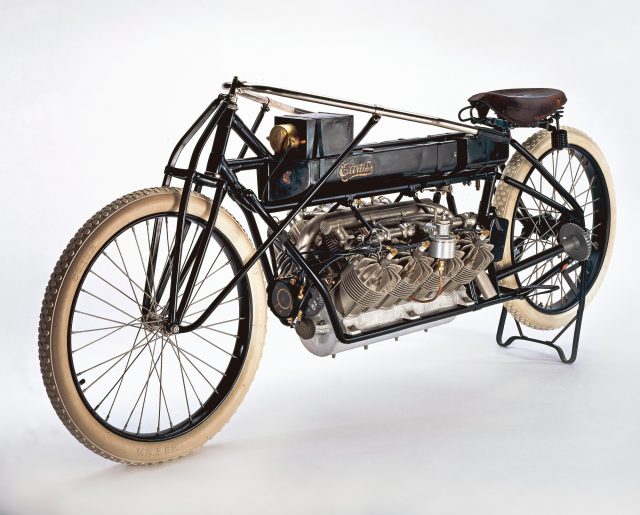 Curtiss-V8-Motorcycle-front-three-quarter-640x515.jpg