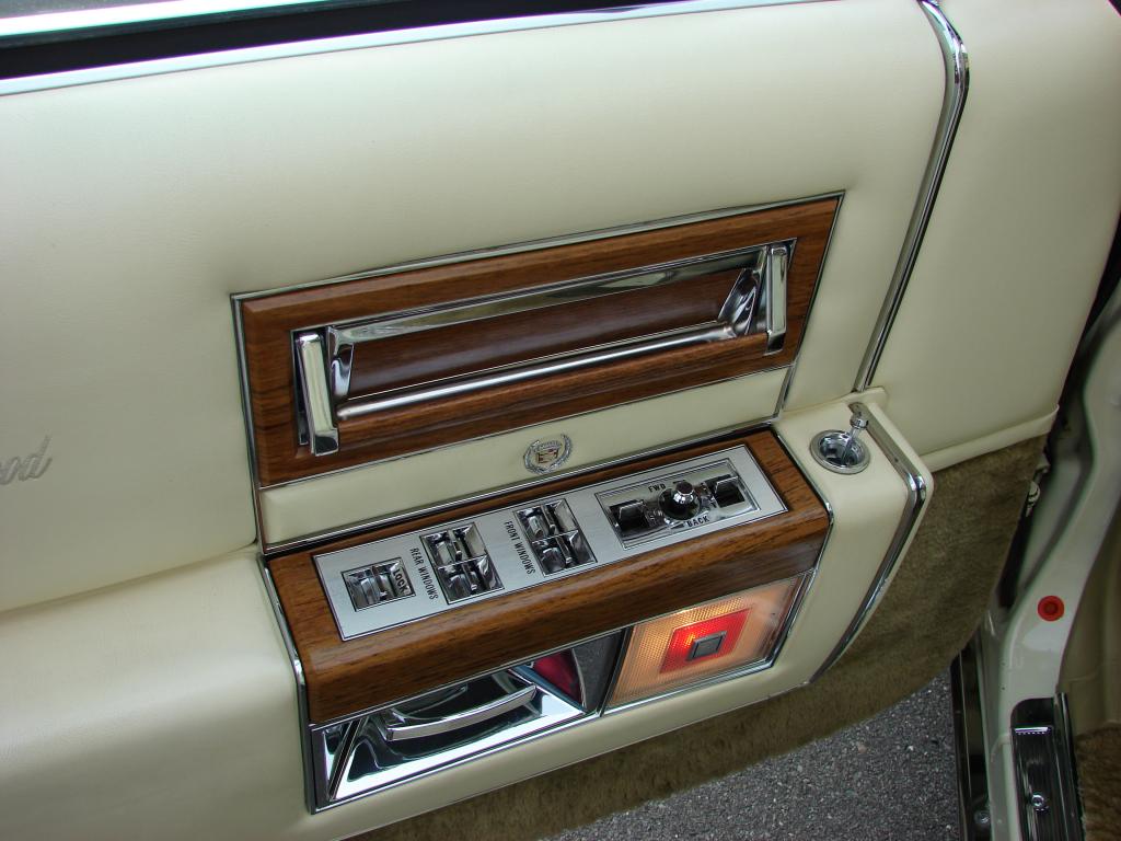1981年 CADILLAC FLEETWOOD 温度クラコントロールパネル 1981 Cadillac Fleetwood Brougham: Pastel Yacht - Hagerty Media
