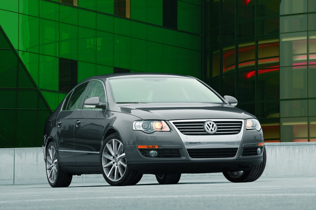 Volkswagen Passat 2006 B6 front three quarter