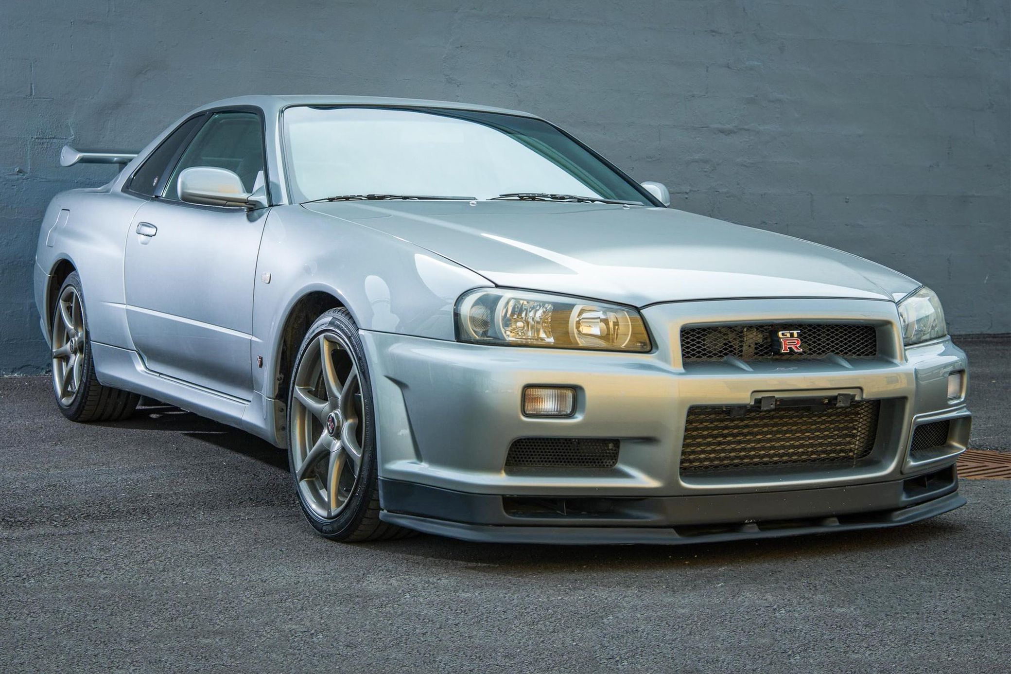 0176 Nissan Skyline 2000 GT-R シルバー 2000 Nissan Skyline GT-R V-Spec II Value | Hagerty Valuation Tools®