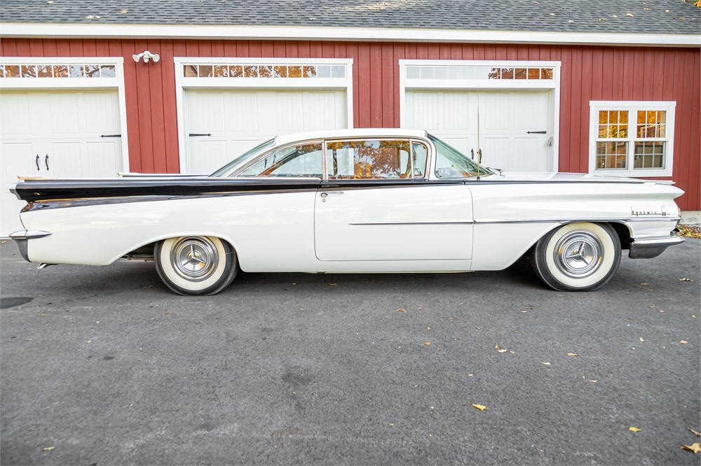 1959 Oldsmobile 88 side