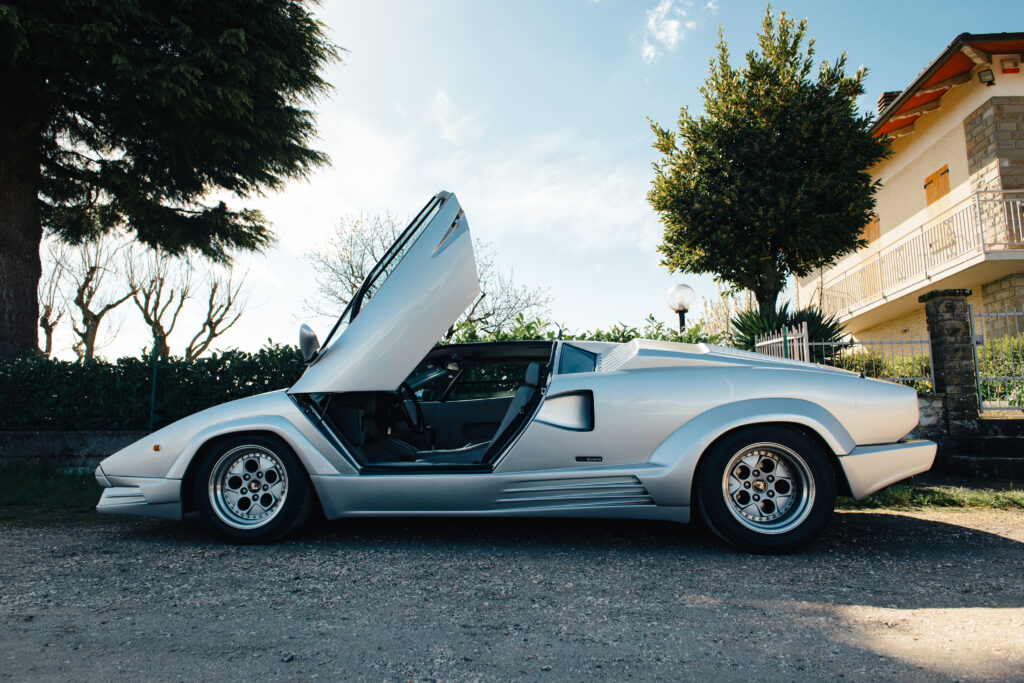 Lamborghini Countach 25th Anniversary 15