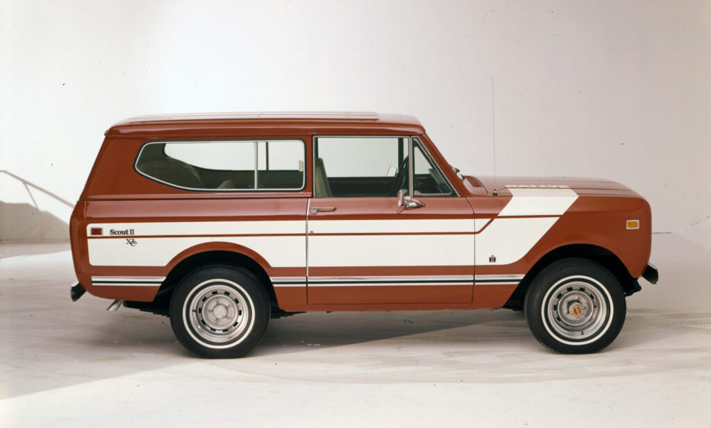 IHC Scout II side