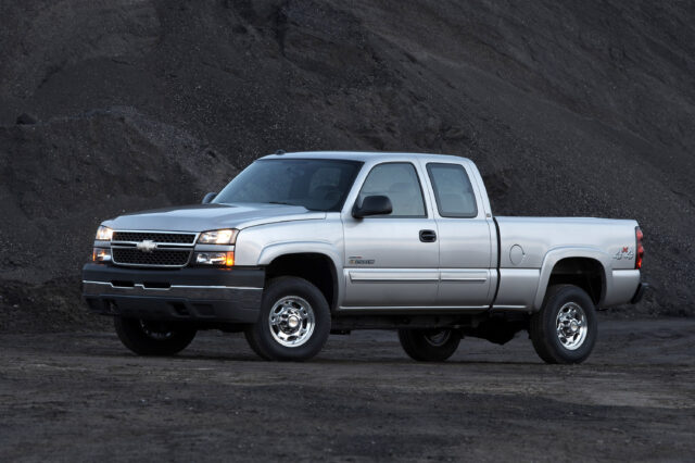 Chevrolet Silverado 2500 HD Extended Cab front three quarter Alcoa Aluminum Wheels