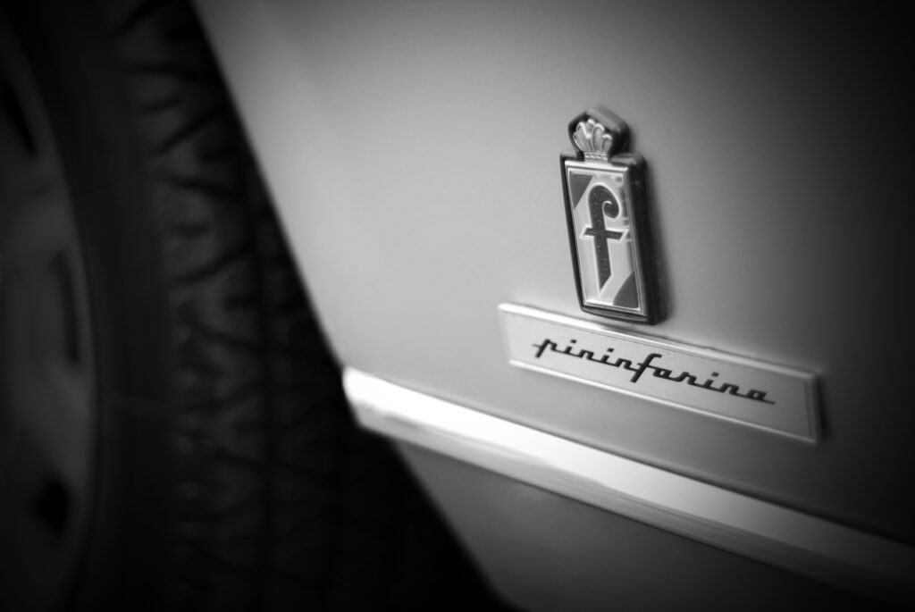 Coupe Peugeot 504 Pininfarina Badge black white