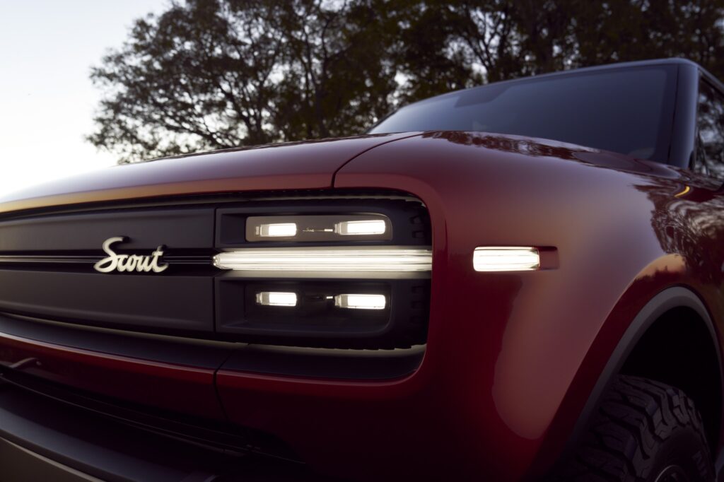 Scout Traveler headlights
