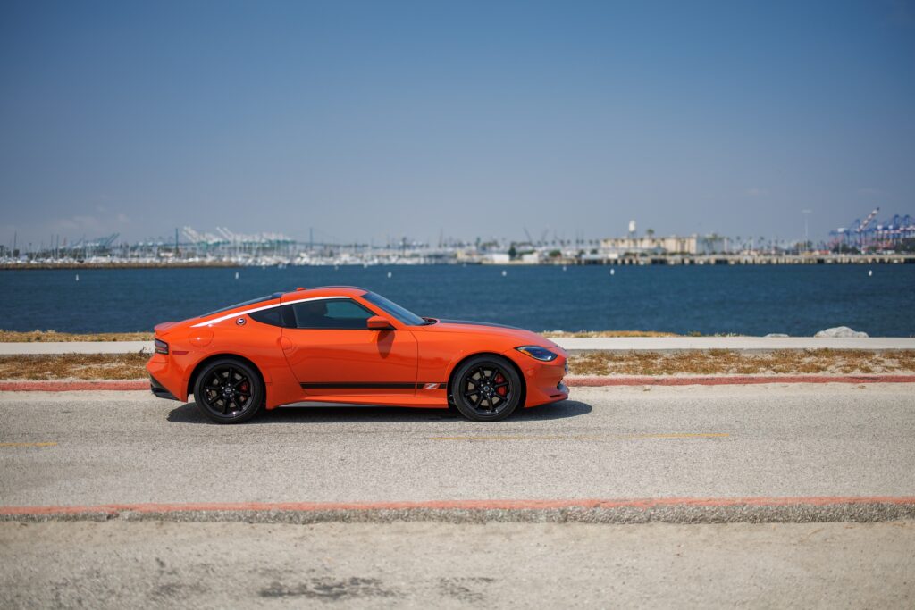Nissan Z side