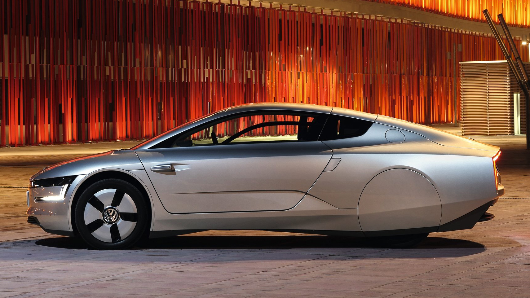 Volkswagen-XL1-2014-side-profile