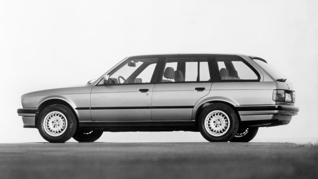BMW 325ix touring black white