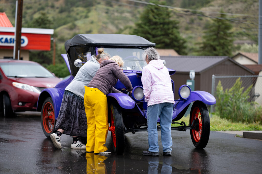 Montana 500 workign on car in rain 