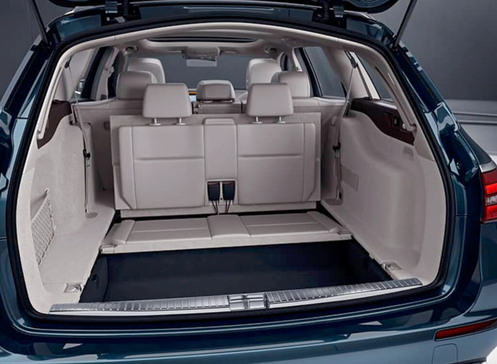 Третий ряд сидений в Mercedes-Benz E-Class