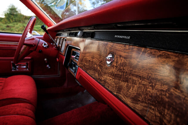 1978 Pontiac Bonneville dash wood trim detail