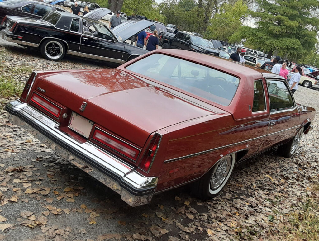 オーレ 1977 Oldsmobile Ninety-Eight LS: Firethorn Overload! - Hagerty Media
