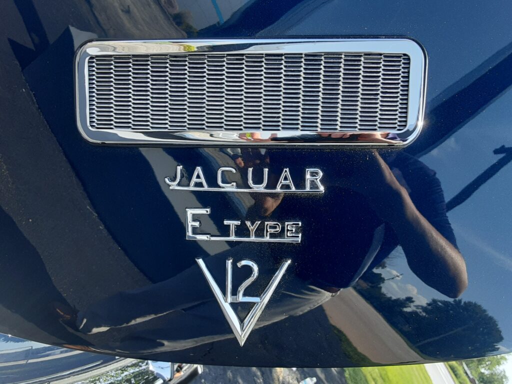 1973 年 Jaguar E-Type 2+2 V-12:湛藍色的經典