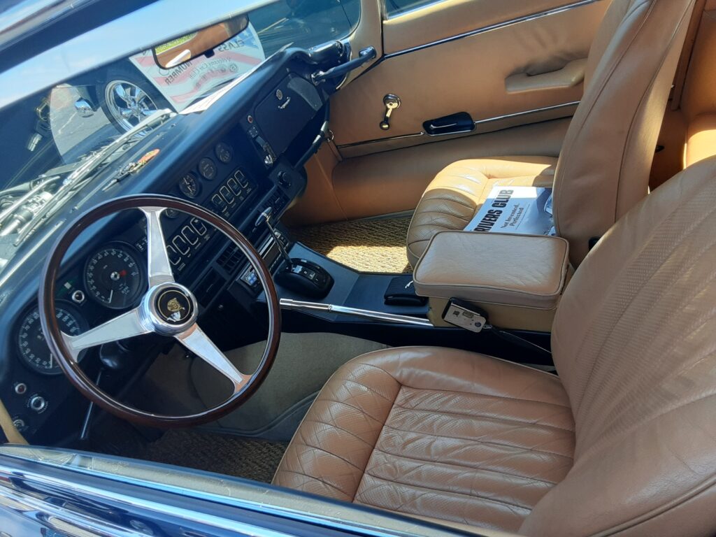 1973 年 Jaguar E-Type 2+2 V-12:湛藍色的經典