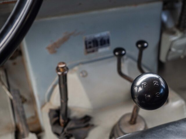 1967 Nissan Patrol shifters
