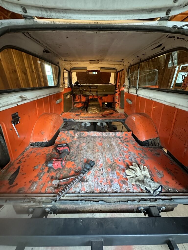 1976 International Scout Traveler metalwork