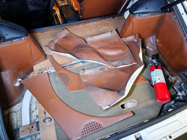 1978 Datsun 280Z Track Car Roll Bar project removing interior pieces