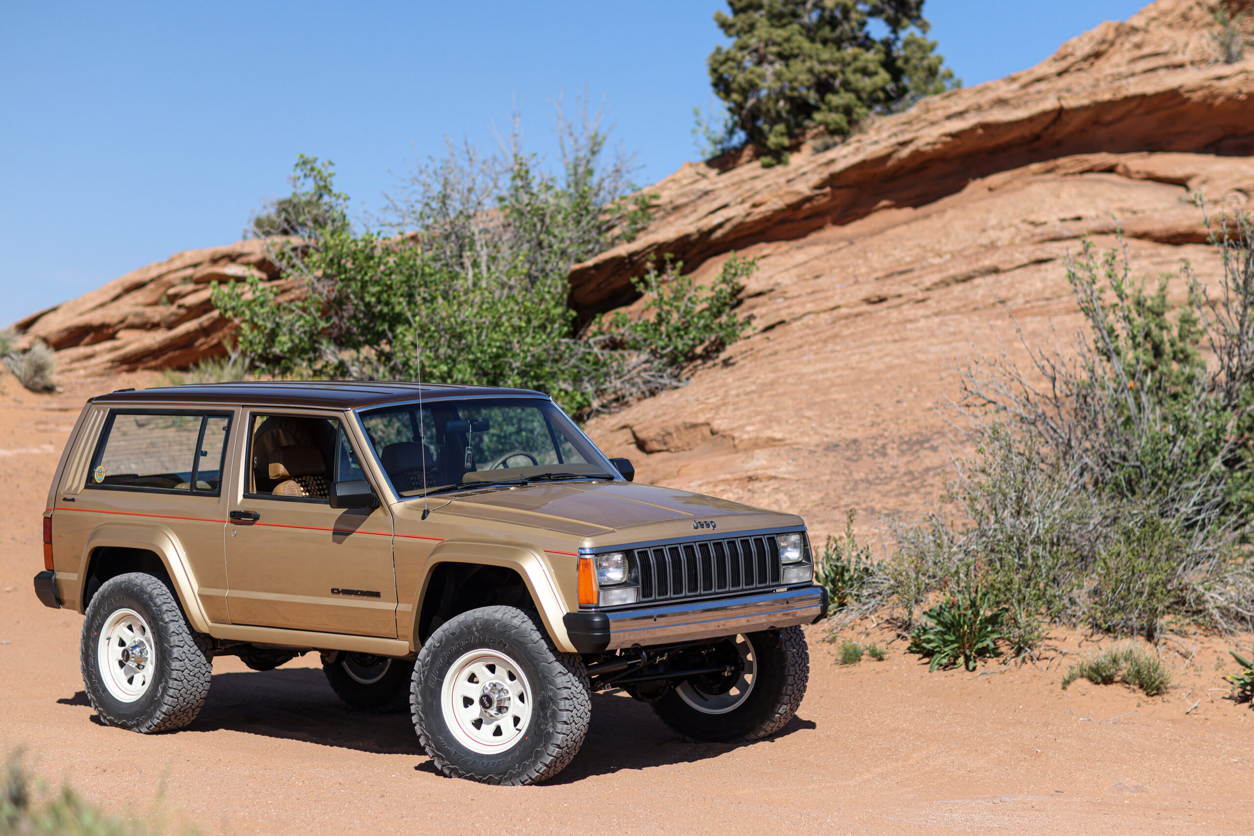 Jeep's XJ Pioneer Concept: Back to Basics at Easter Jeep Safari