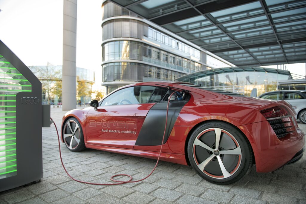 2009 e-Tron R8 side