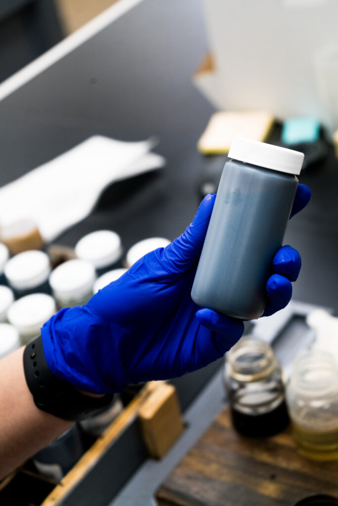 Blackstone Labs full sample container