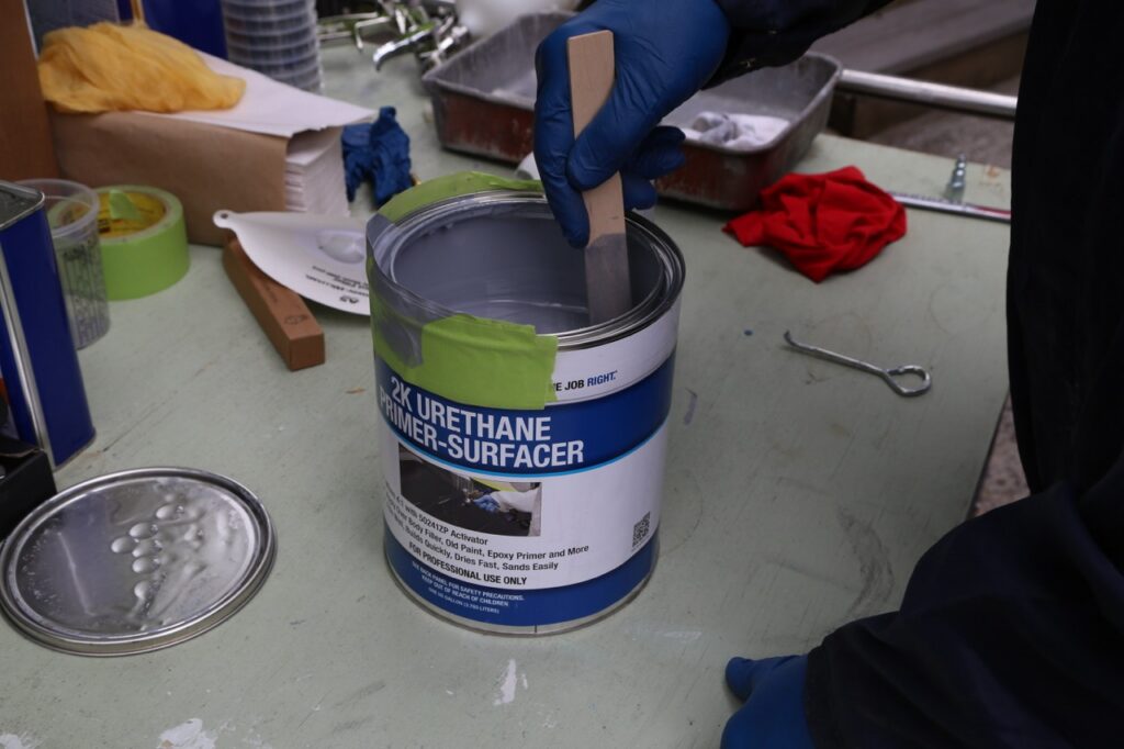 Mixing the urethane primer