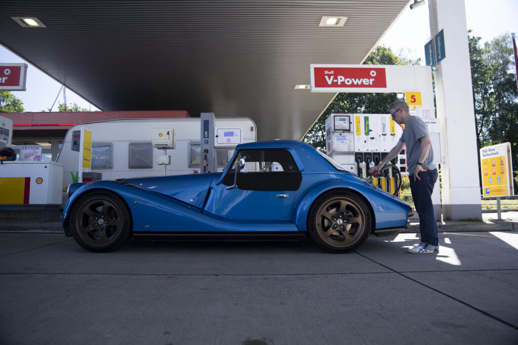 Morgan Supersport 400 filling up