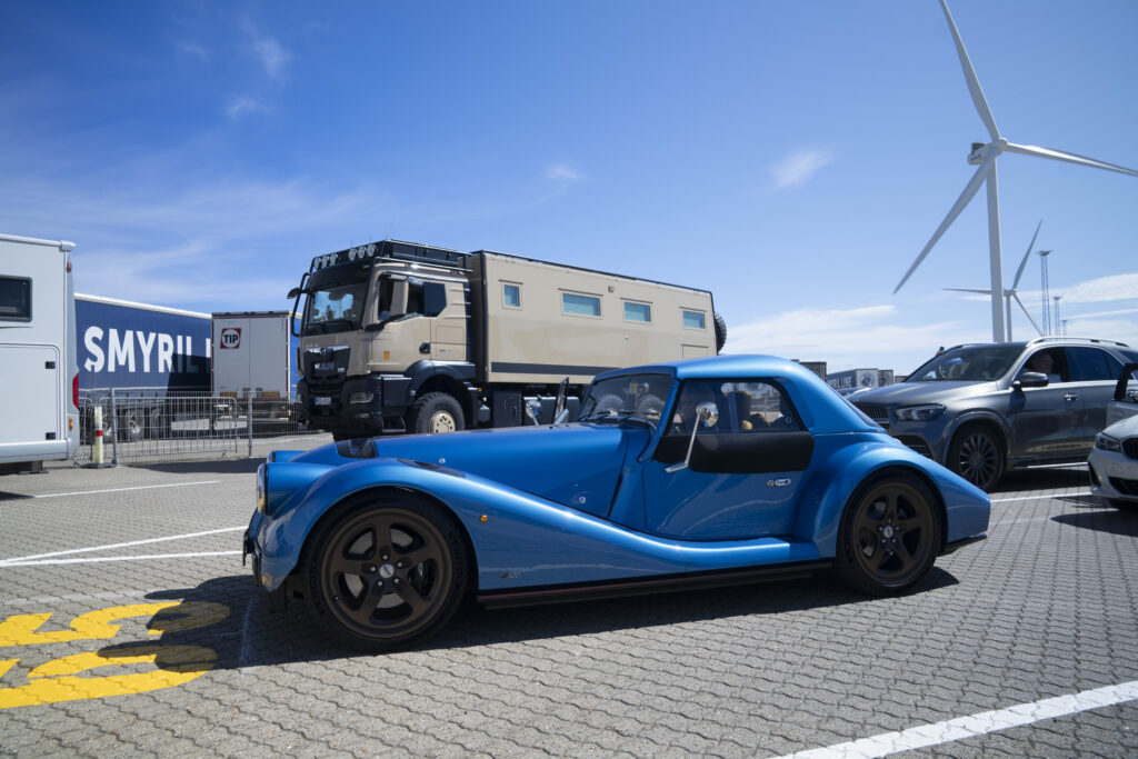 Morgan Supersport 400 at port
